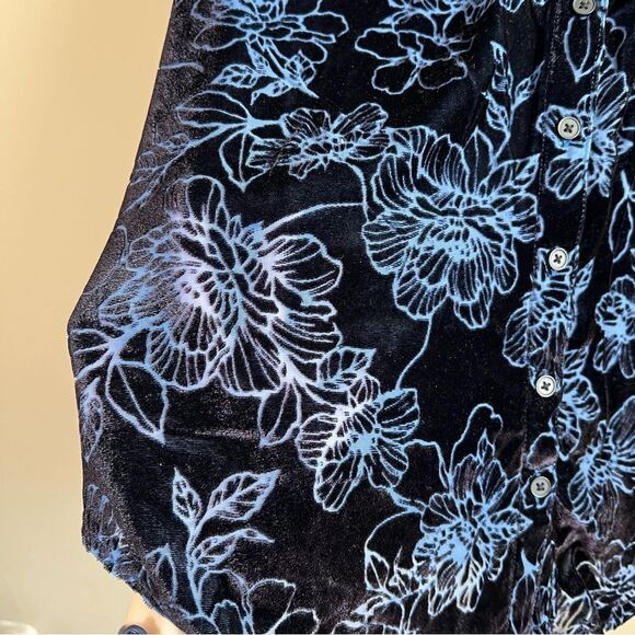 ✨ Torrid Black Blue Floral Velvet Button Up Shirt 1X - Picture 7 of 13